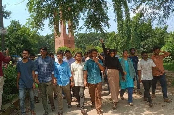 জাবিতে বিচার বহির্ভূত হত্যাকান্ডের প্রতিবাদে বৈষম্যবিরোধী ছাত্র আন্দোলনের বিক্ষোভ মিছিল