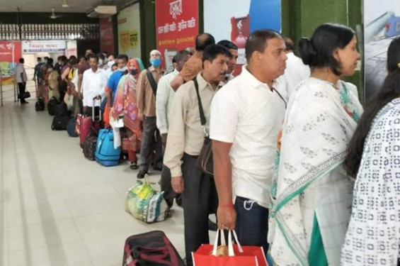 বেনাপোল ইমিগ্রেশনের কার্যক্রম ফের সাড়ে ৬টায় শুরু, ভিসা সীমিত করায় যাত্রীর সংখ্যা কমেছে