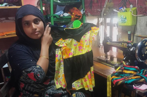 উপকূলের নারী আমিরুননেছা ইচ্ছাশক্তিকে কাজে লাগিয়ে স্বপ্ন পূরণ করতে চায়