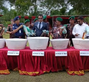 ঝিনাইদহের মহেশপুরে ৩৫ কোটি টাকা মুল্যের মাদকদ্রব্য ধ্বংস