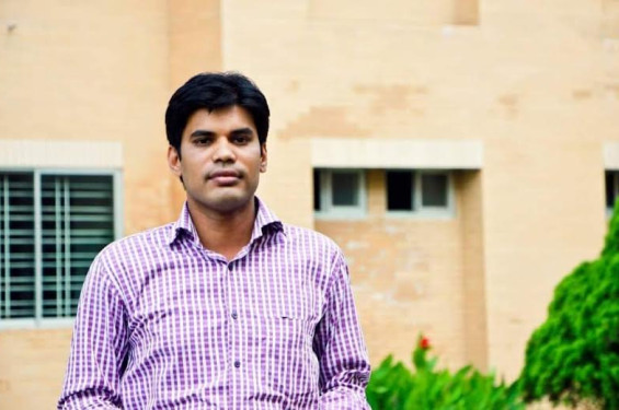 আবেদনের যোগ্যতা না থাকলেও হয়েছেন শিক্ষক!