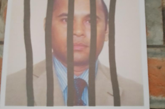 যৌন হেনেস্থার অভিযোগে জাবি শিক্ষকের অব্যহতির দাবিতে অনশন