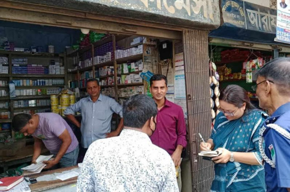 ঝিনাইদহের কোটচাঁদপুরে ওষুধ ফার্মেসীতে জরিমানা আদায়