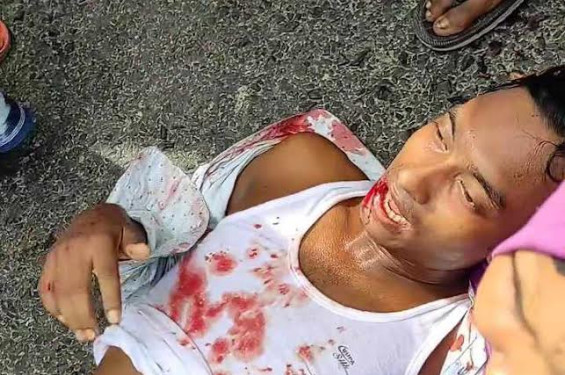 গোমস্তাপুরে ট্রাক চাপায় প্রাণ গেল মটরসাইকেল চালকের