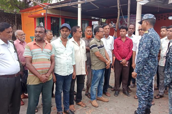 মোংলায় মন্দিরে মন্দিরে নৌ বাহিনীর নিরাপত্তা জোরদার