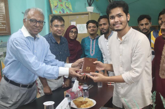 ইবি সাংবাদিক সমিতি ও প্রেসক্লাবের সঙ্গে সাংবাদিক মাহমুদুর রহমানের মতবিনিময়