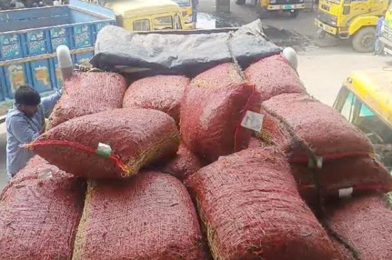 ভারত থেকে বেনাপোল দিয়ে এলো ৫‘শ ৯৩ টন কাঁচা মরিচ