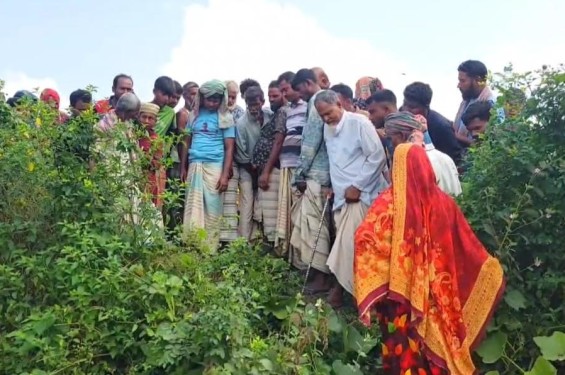 পাবনায় সড়কের পাশে ব্যবসায়ীর গলাকাটা মরদেহ  উদ্ধার