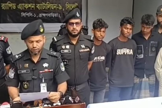 নবীনগরে র‍্যাব সদস্যদের ওপর হামলা, আহত ৩, দেশীয় অস্ত্রসহ গ্রেপ্তার ৫