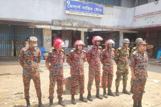 আলীকদমে অগ্নিকাণ্ড মোকাবিলায় সেনাজোন ও ফায়ার সার্ভিসের যৌথ মহড়া