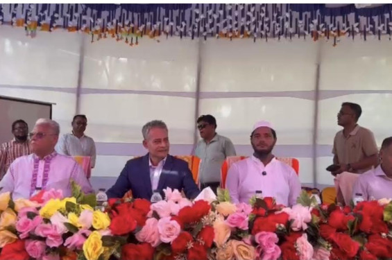 বাউফলে ছোট্ট আবিরাও বৈষম্যের বিরুদ্ধে কথা বলছে