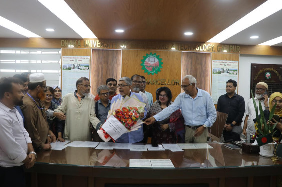 ফুলেল সংবর্ধনায় অভিষিক্ত ডুয়েটের নতুন উপাচার্য অধ্যাপক ড. মোহাম্মদ ইকবাল