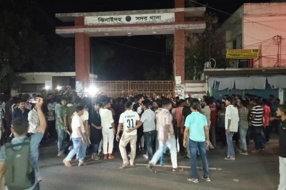 ঝিনাইদহে নাসির উদ্দীন পাটোয়ারীর ওপর হামলার ঘটনায় মামলা, প্রতিবাদে থানা ঘেরাও করে বিক্ষোভ