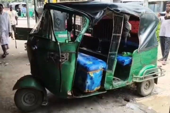 টাঙ্গাইলে মোটরসাইকেল ও অটোরিকশার সংঘর্ষে নিহত ৩