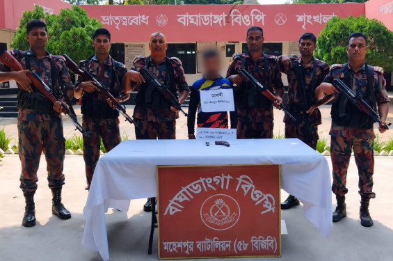 মহেশপুরে অস্ত্র ও গুলিসহ একজন আটক