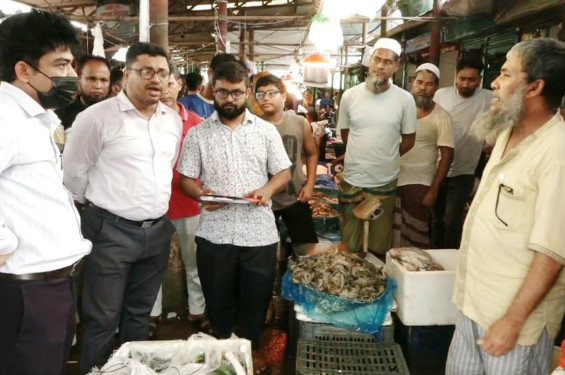 নোয়াখালীতে বিষাক্ত জেলিমিশ্রিত চিংড়ি জব্দ, দুই ব্যবসায়ীকে জরিমানা