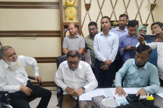 নোয়াখালী জেনারেল হাসপাতালে    আকস্মিক পরিদর্শন স্বাস্থ্যমন্ত্রীর, তত্ত্বাবধায়ক ক্লোজড