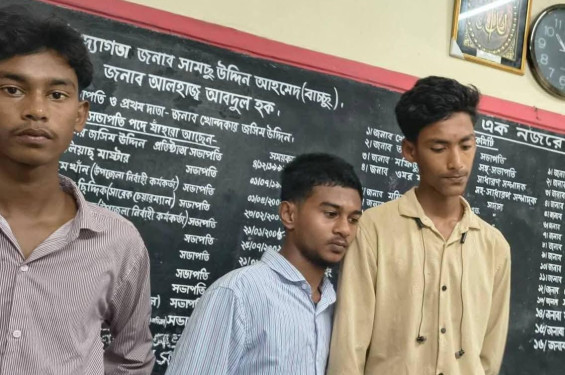 নোয়াখালীতে একটি বিদ্যালয়ে শিক্ষার্থীকে  প্রেম নিবেদন করাই  ৩ কিশোরকে থানায় ও   ২ ছাত্রী বহিষ্কার