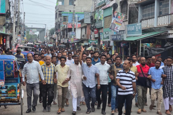 ঝিনাইদহে যুবদলের বিক্ষোভ মিছিল, নৈরাজ্যের বিরুদ্ধে কঠোর অবস্থানের ঘোষণা