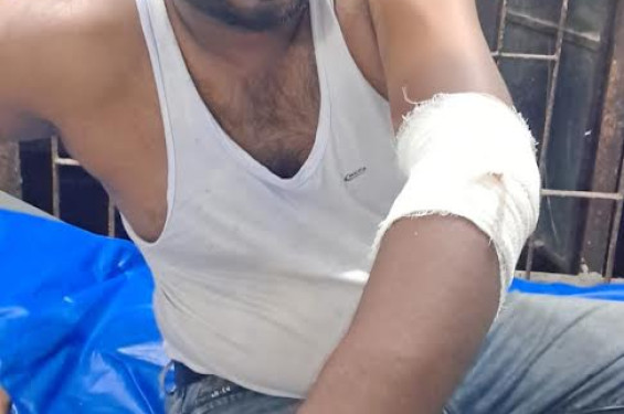 রাণীনগরে রাতে চুরি, ভোরে থ্রি-পিস ও প্যান্ট পরে ছিনতাই
