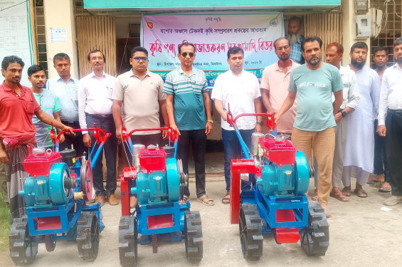 ঝিনাইদহে কৃষকদের মাঝে ‘মিনি গার্ডেন টিলার’ বিতরণ