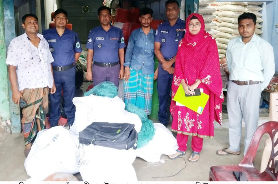 রাণীনগরে লক্ষাধীক টাকার নিষিদ্ধ রিং ও কারেন্ট জাল জব্দ