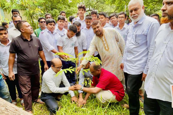 সবুজ বাংলাদেশ গড়ার প্রত্যয়ে সরকারি ভূষণ পাইলট মাধ্যমিক বিদ্যালয়ে জাতীয় বৃক্ষরোপণ কর্মসূচির উদ্বোধন