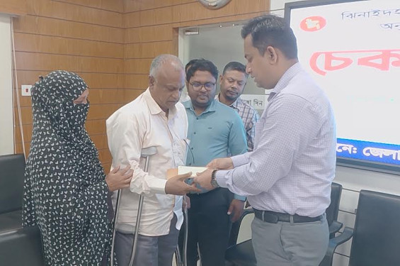 ঝিনাইদহে সড়ক দুর্ঘটনায় নিহত ও আহতদের পরিবার পেল ১ কোটি ১৯ লাখ টাকার অনুদান