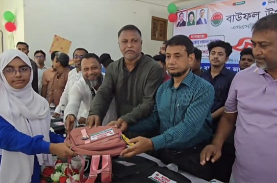 বাউফলে ১২৯ জন জিপিএ-৫ প্রাপ্ত শিক্ষার্থীকে ছাত্রদলের সংবর্ধনা ও বৃক্ষ উপহার