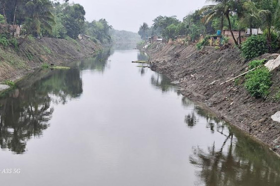 যশোরের শার্শার উল্লাশী জিয়া খাল পুনঃখননে এখন প্রবাহমান