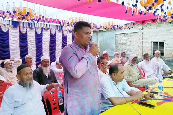 একজন ইউপি চেয়ারম্যান প্রার্থীর জন্য ৪০ বছরের দ্বন্দ্ব ভুলে এক হলেন ৫ গ্রামের মানুষ