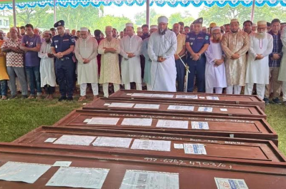 সৌদি আরবে অগ্নিকাণ্ডে নিহত আত্রাইয়ের ৭ জনের জানাজা একসঙ্গে অনুষ্ঠিত