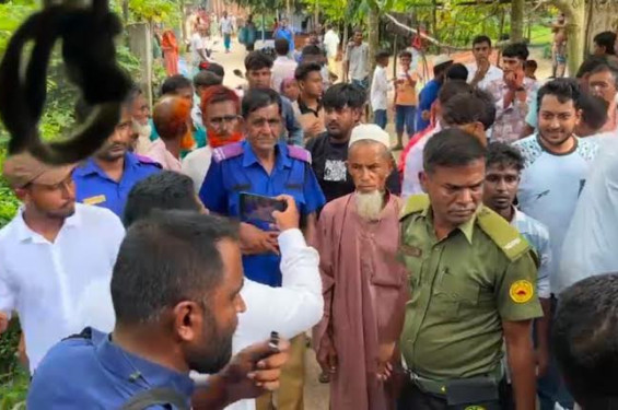 আত্রাইয়ে বাল্যবিবাহ পণ্ড, পুলিশ-প্রশাসনের ওপর হামলা; বরসহ গ্রেপ্তার ৩