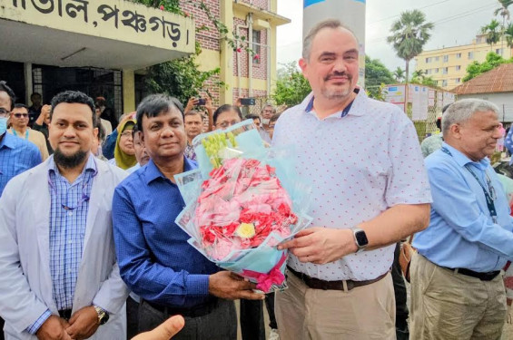 পঞ্চগড়ে বাংলাবান্ধাসহ বিভিন্ন স্থান পরিদর্শনে মার্কিন রাষ্ট্রদূত