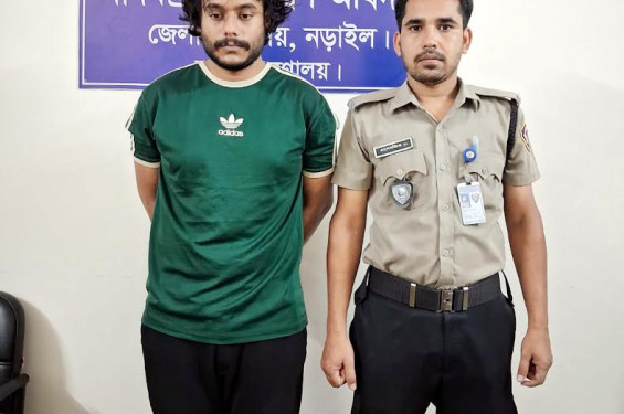 বক্সখাট ও প্যান্টের পকেট থেকে ইয়াবাসহ মাদকদ্রব্য উদ্ধার, ঘের ব্যবসায়ী আটক