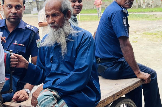 রাণীনগরে ৩য় শ্রেণীর শিশুকে ধর্ষণচেষ্টার অভিযোগে বৃদ্ধ আটক