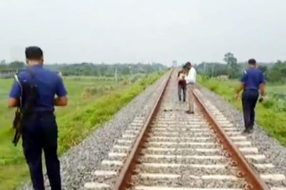 নড়াইলে ট্রেনে কাটা পড়ে অজ্ঞাত ব্যক্তির মৃত্যু, দেহ ছিন্নবিচ্ছিন্ন