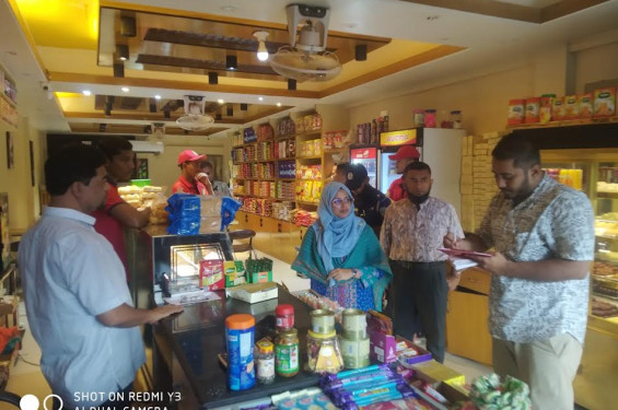 মাটিরাঙায় বনফুলের পচা মিষ্টি খেয়ে দুই শিক্ষার্থী অসুস্থ: জরিমানা