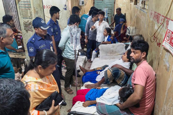 নোয়াখালীতে শ্রেণিকক্ষে হঠাৎ অসুস্থ ২১ শিক্ষার্থী