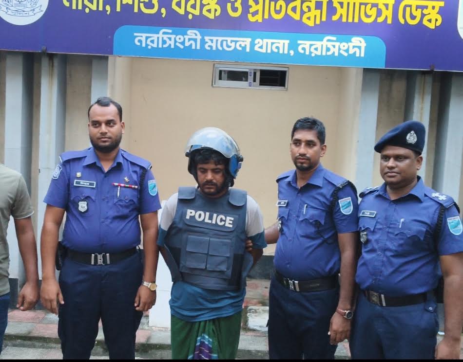 নিজ নাবালিকা কন্যাকে ধর্ষণ ও ভিডিও ধারণের অভিযোগে পলাতক বাবা মাজার থেকে গ্রেপ্তার