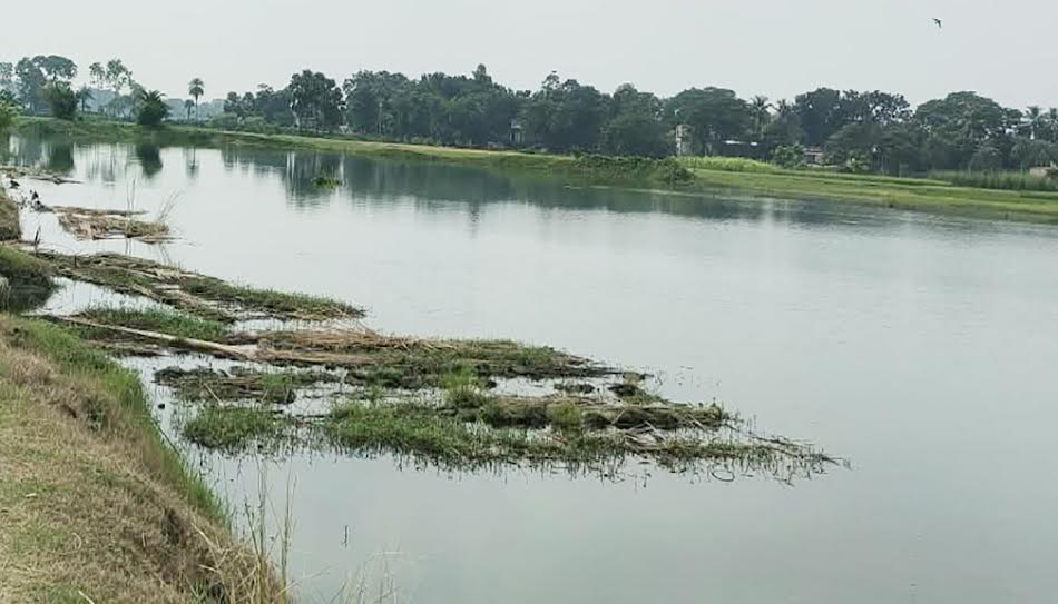 যশোরের শার্শায় ৩৫ বিঘার মাছের ঘের নিয়ে বিরোধ: প্রাণভয়ে বাড়িছাড়া ব্যবসায়ী