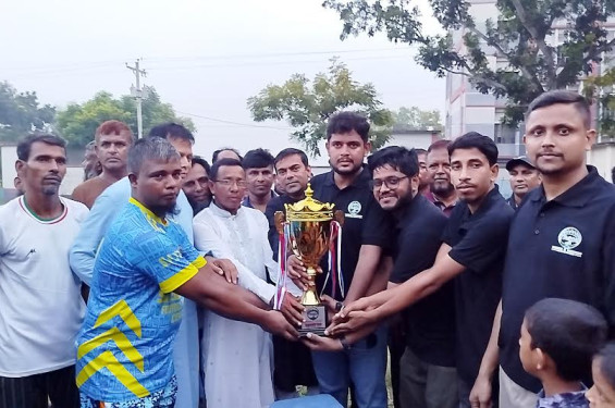 নড়াইলে তারুণ্যের মাদকবিরোধী ফুটবল ম্যাচে ১০ গ্রামের মানুষের মিলনমেলা