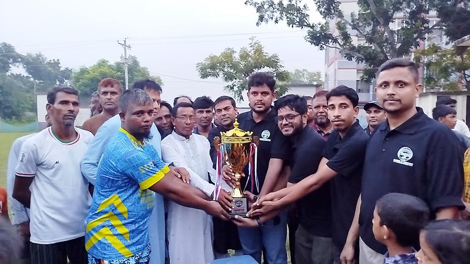 নড়াইলে তারুণ্যের মাদকবিরোধী ফুটবল ম্যাচে ১০ গ্রামের মানুষের মিলনমেলা