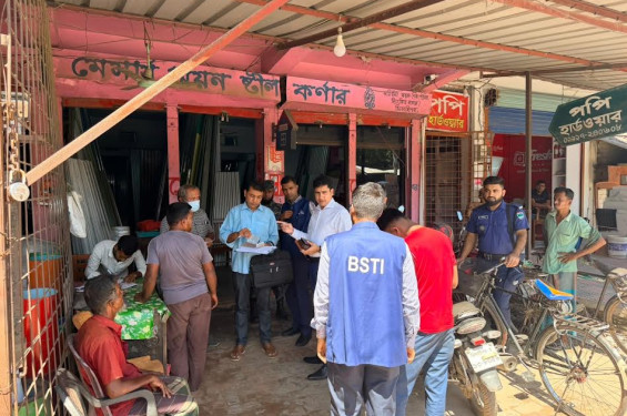 ঝিনাইদহের বিভিন্ন ব্যবসা প্রতিষ্ঠানে ভ্রাম্যমাণ আদালতের অভিযান, জরিমানা আদায়