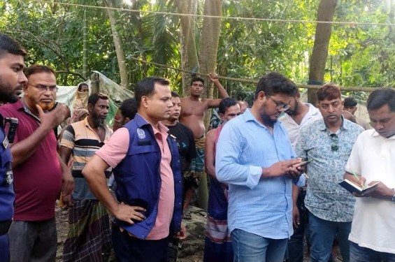 রশি ধরে টান দিতে বিস্ফোরিত হলো পটকা জাতীয় বস্তু