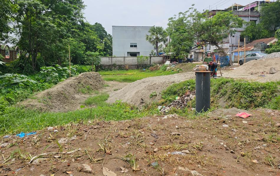 দখলে বিলীন টাঙ্গাইল শহরের প্রাণ শ্যামা বাবুর খাল