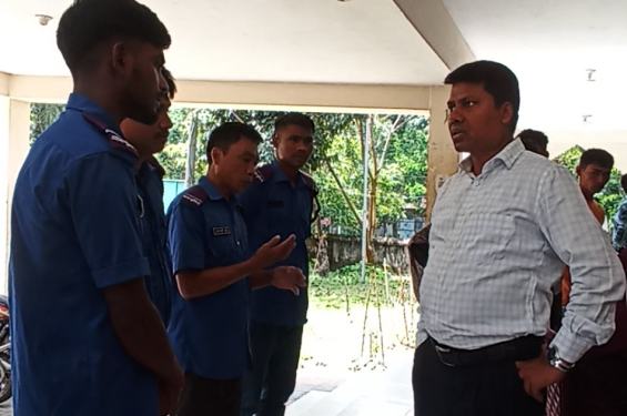 আলীকদমের ২ নম্বর চৈক্ষ্যং ইউপিতে স্থানীয় সরকারের উপপরিচালকের আকস্মিক পরিদর্শন