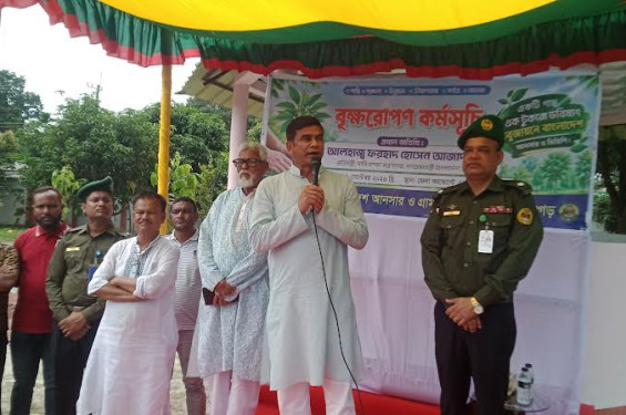 পঞ্চগড়ে আনসার-ভিডিপির ১,১০০ সদস্যকে গাছের চারা বিতরণ করলেন প্রতিমন্ত্রী