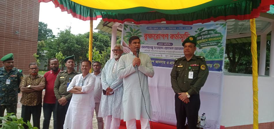 পঞ্চগড়ে আনসার-ভিডিপির ১,১০০ সদস্যকে গাছের চারা বিতরণ করলেন প্রতিমন্ত্রী