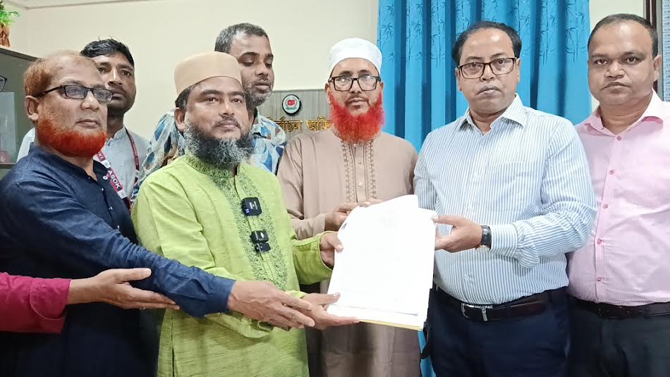 ফখরুলের ছেড়ে দেওয়া আসনে ১১ দলের মনোনয়ন দাখিল